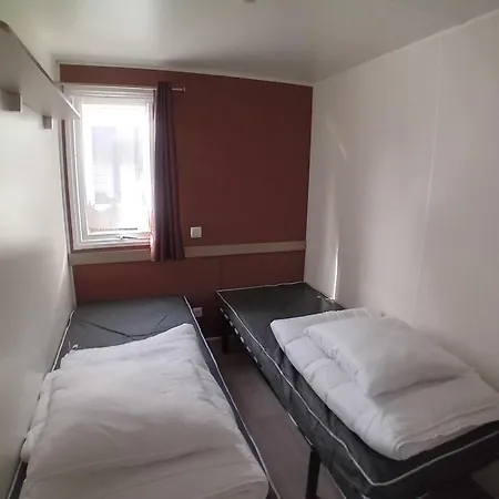 2-bedroom Mobile Sleeps 4 *