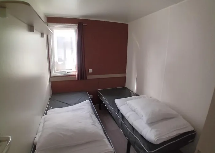 2-bedroom Mobile Sleeps 4 *